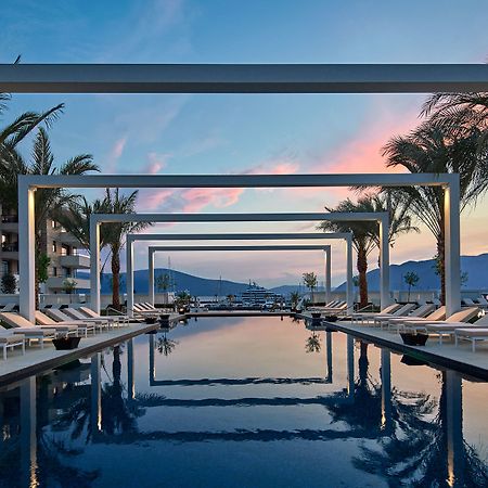 Regent Porto Montenegro Tivat Exterior foto The swimming pool at the hotel