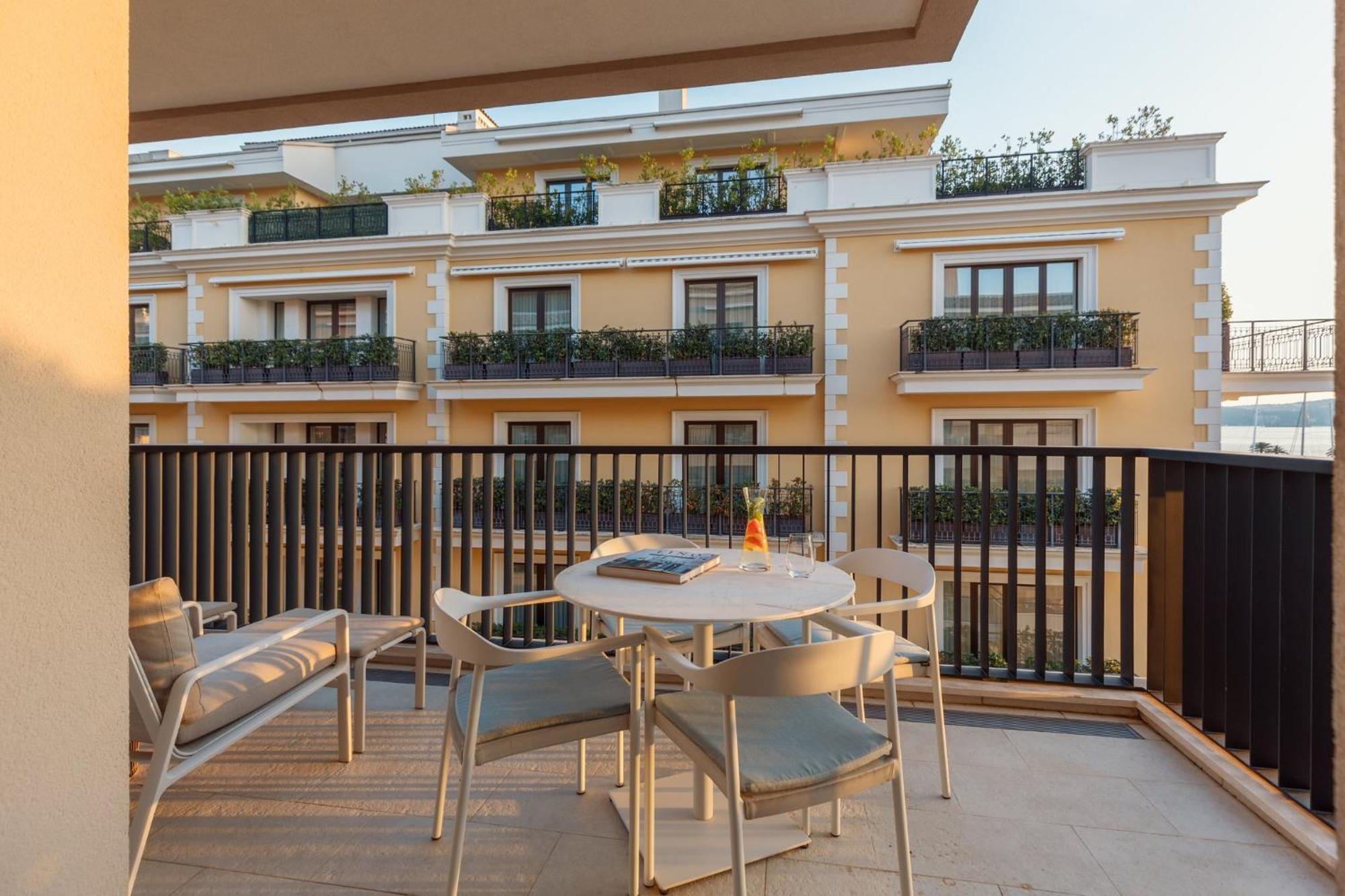 Regent Porto Montenegro Tivat Exterior foto A balcony