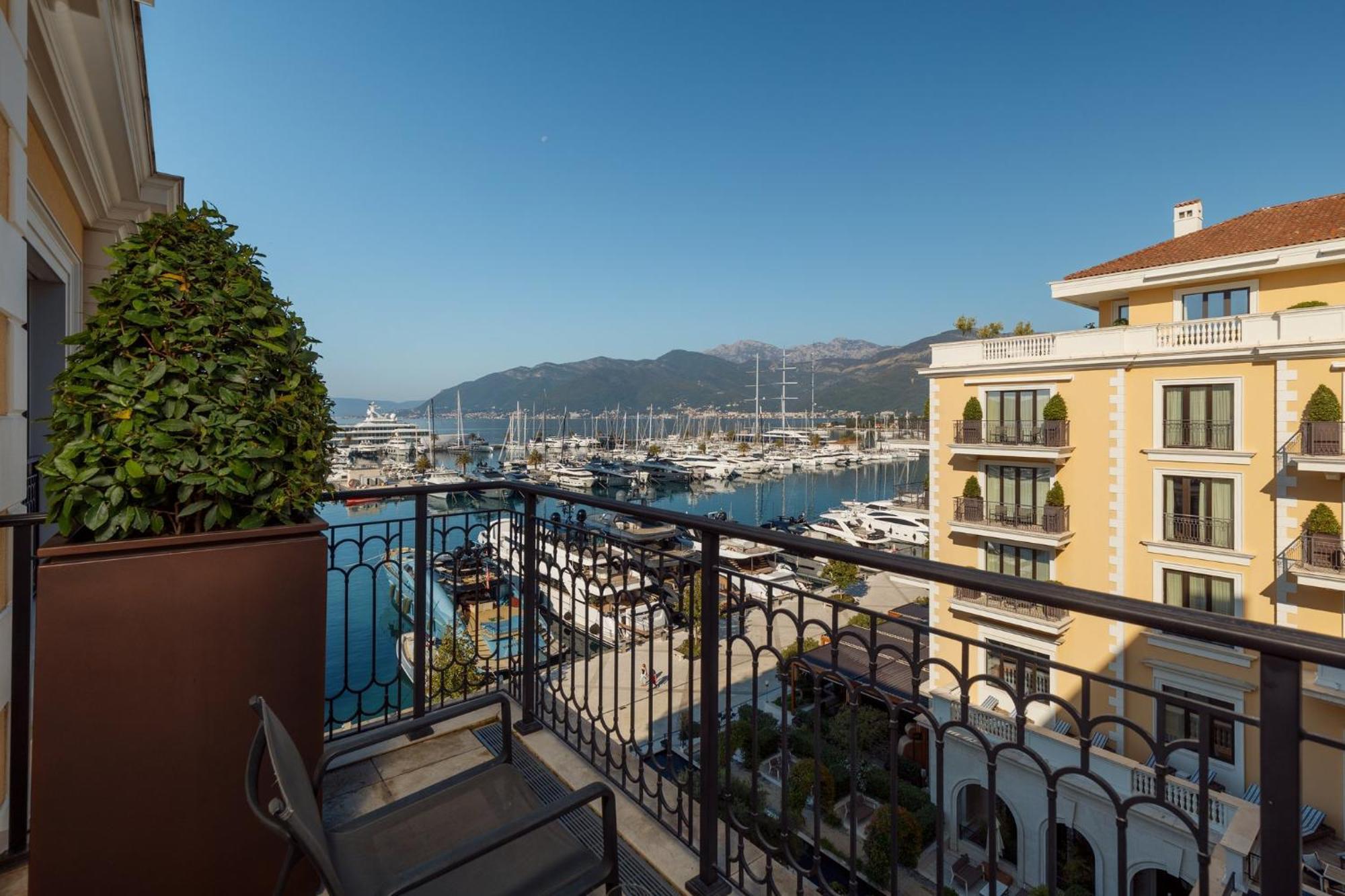 Regent Porto Montenegro Tivat Exterior foto View of the port of Glyfáda