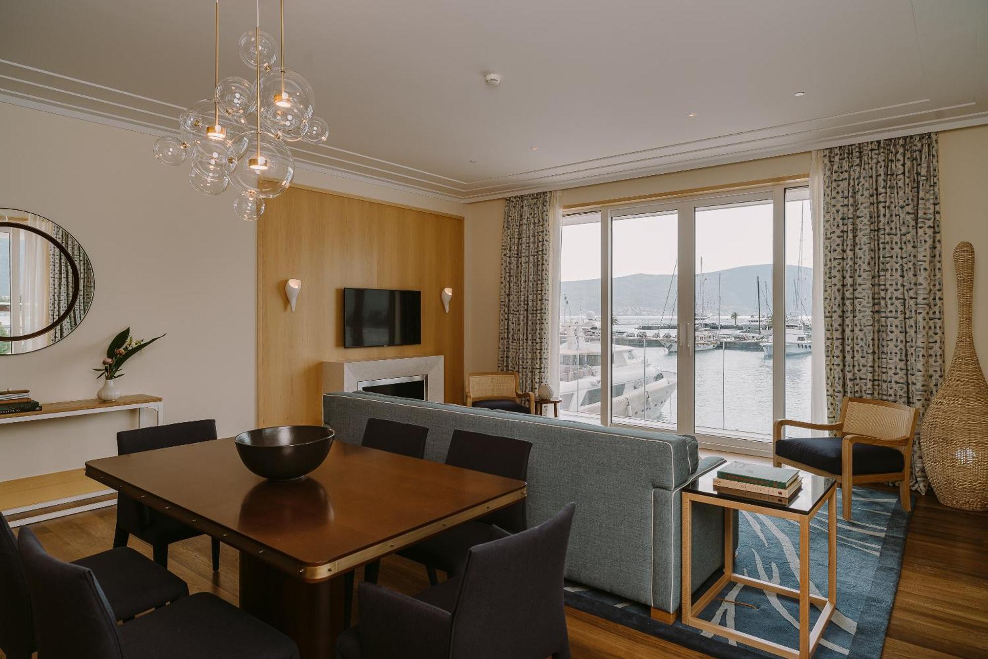 Regent Porto Montenegro Tivat Exterior foto A suite at the InterContinental