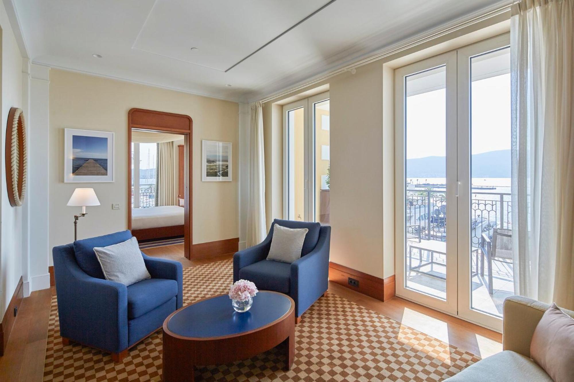 Regent Porto Montenegro Tivat Exterior foto A suite at the InterContinental Geneva