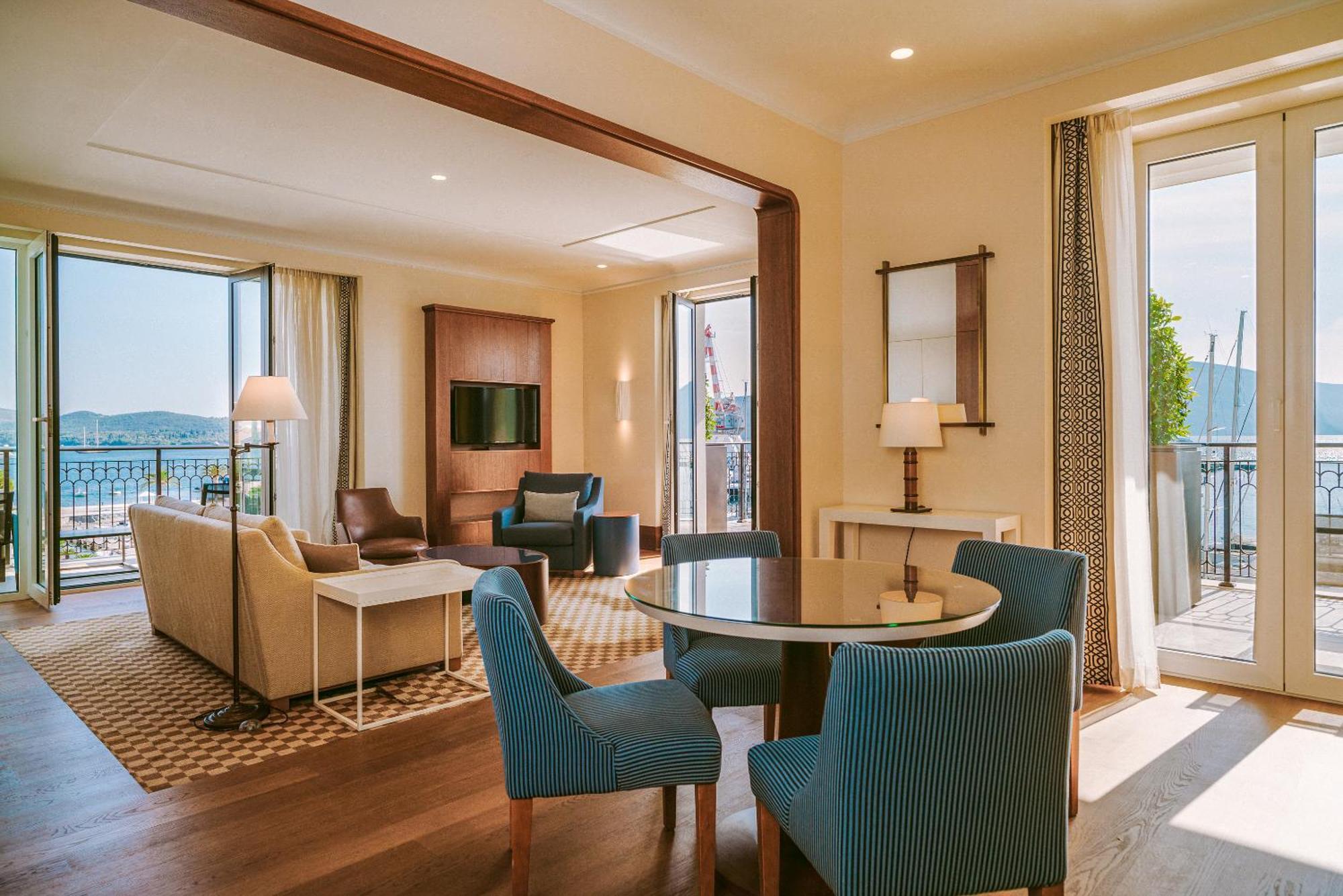 Regent Porto Montenegro Tivat Exterior foto A suite at the InterContinental