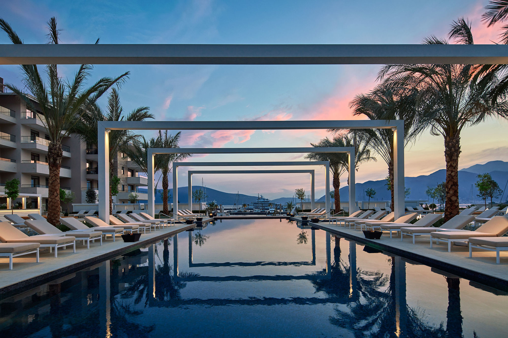 Regent Porto Montenegro Tivat Exterior foto The swimming pool at the hotel